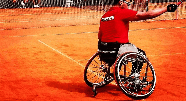 Mavi Mor Beyaz Renkler Yendi Engelleri Birer Birer