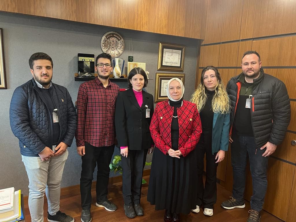 Siyaset Halka Hizmettir.