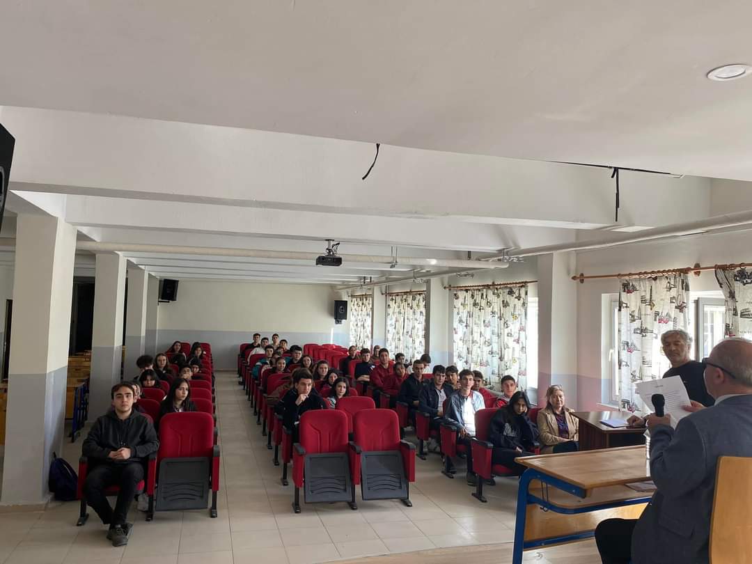 BEKİR AKDENİZ ÖĞRENCİLERLE BULUŞTU